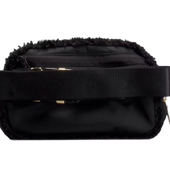 NWT, Lululemon Everywhere Belt Bag - Fleece, Black - Gold Hardware - Picture 4 of 14